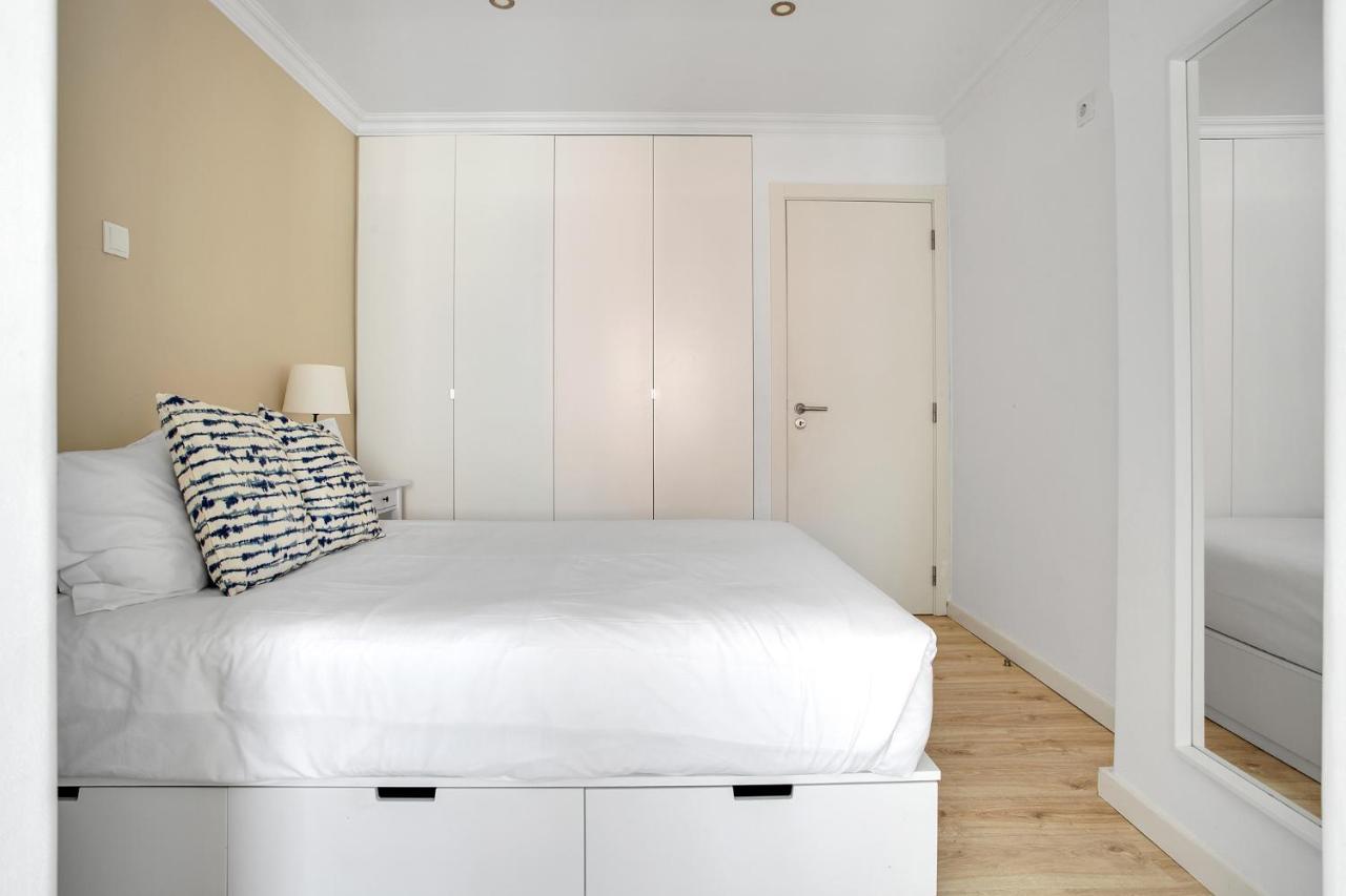 Modern 2 Bedroom Apartment In Estrela With Outside Terrace! Amazing For Families, Couples, Friends Lisboa المظهر الخارجي الصورة