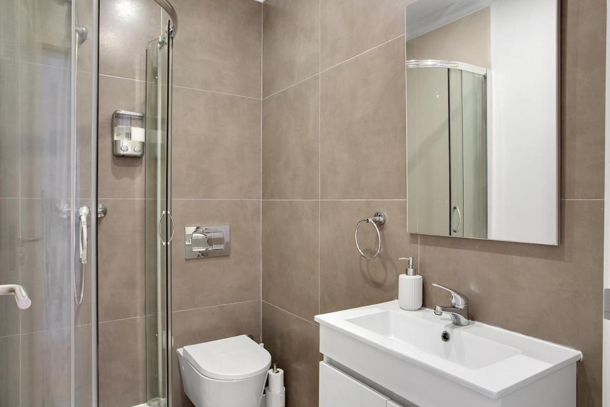 Modern 2 Bedroom Apartment In Estrela With Outside Terrace! Amazing For Families, Couples, Friends Lisboa المظهر الخارجي الصورة