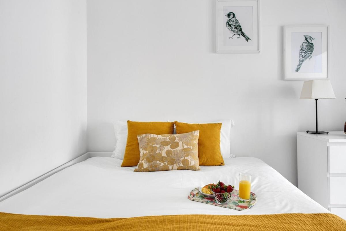 Modern 2 Bedroom Apartment In Estrela With Outside Terrace! Amazing For Families, Couples, Friends Lisboa المظهر الخارجي الصورة